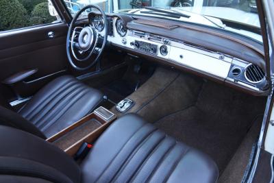 1967 Mercedes - Benz Mercedes Benz 250 SL Pagode
