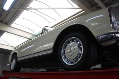 1967 Mercedes - Benz Mercedes Benz 250 SL Pagode