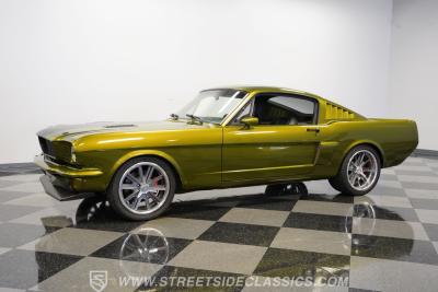 1965 Ford Mustang 2+2 Fastback Restomod