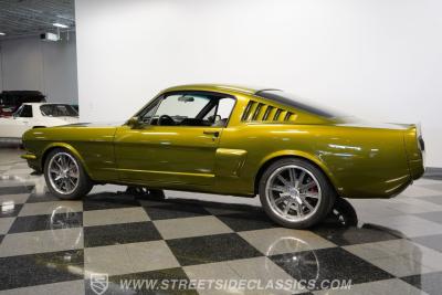 1965 Ford Mustang 2+2 Fastback Restomod
