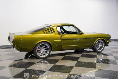 1965 Ford Mustang 2+2 Fastback Restomod