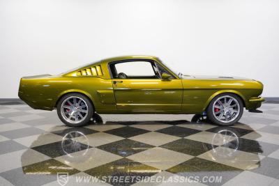1965 Ford Mustang 2+2 Fastback Restomod