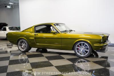 1965 Ford Mustang 2+2 Fastback Restomod