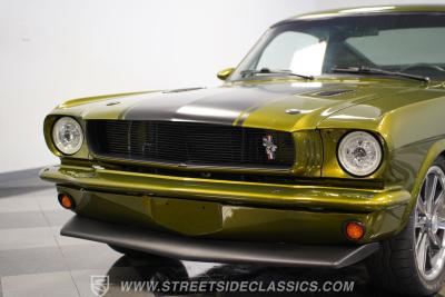1965 Ford Mustang 2+2 Fastback Restomod