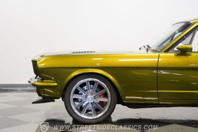 1965 Ford Mustang 2+2 Fastback Restomod