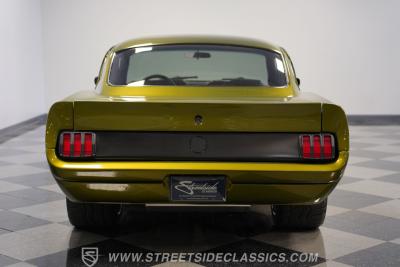 1965 Ford Mustang 2+2 Fastback Restomod