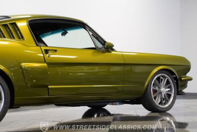 1965 Ford Mustang 2+2 Fastback Restomod