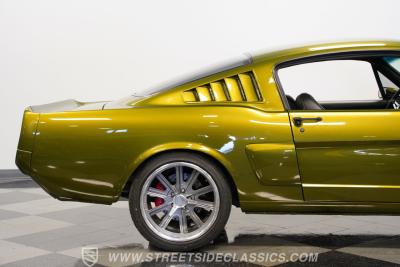 1965 Ford Mustang 2+2 Fastback Restomod