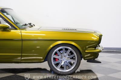 1965 Ford Mustang 2+2 Fastback Restomod