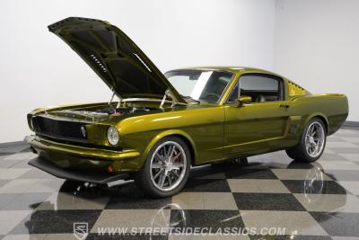 1965 Ford Mustang 2+2 Fastback Restomod