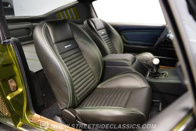 1965 Ford Mustang 2+2 Fastback Restomod