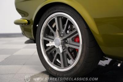1965 Ford Mustang 2+2 Fastback Restomod