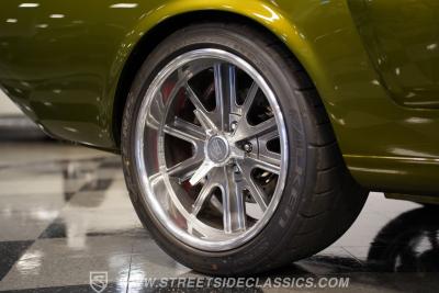 1965 Ford Mustang 2+2 Fastback Restomod