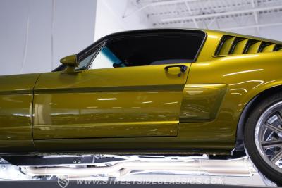 1965 Ford Mustang 2+2 Fastback Restomod