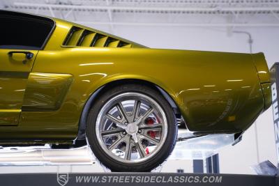 1965 Ford Mustang 2+2 Fastback Restomod