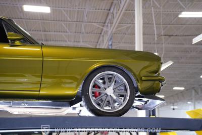 1965 Ford Mustang 2+2 Fastback Restomod