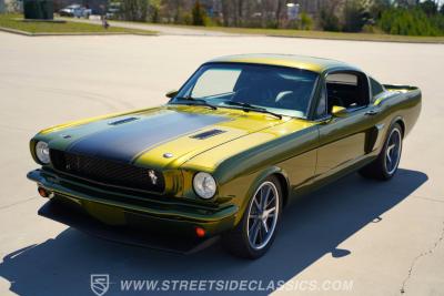 1965 Ford Mustang 2+2 Fastback Restomod