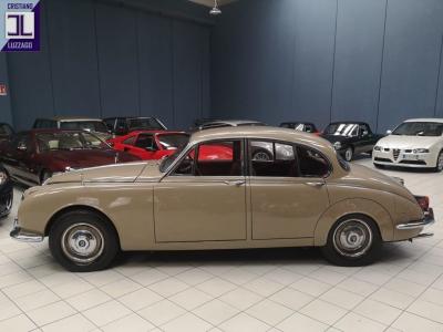 1969 Daimler V8 SALOON