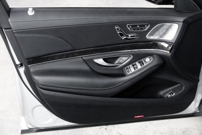 2019 Mercedes - Benz 4320 mile S 560