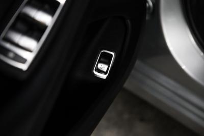 2019 Mercedes - Benz 4320 mile S 560