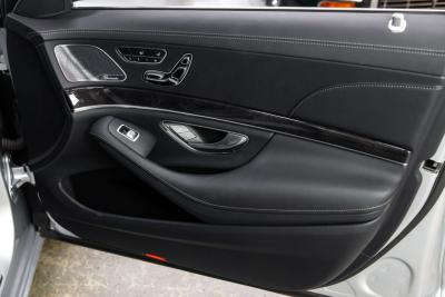 2019 Mercedes - Benz 4320 mile S 560