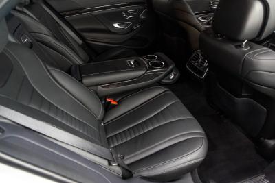 2019 Mercedes - Benz 4320 mile S 560