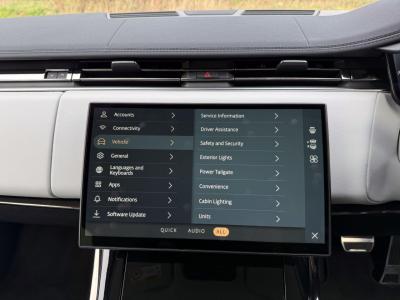 2024 Land Rover 3.0 D300 MHEV Dynamic SE Auto 4WD Euro 6 (s/s) 5dr