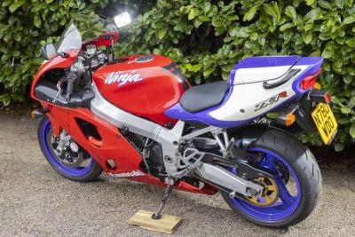 2996 Kawasaki ZX-7R (P1)