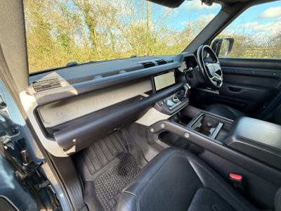 2021 Land Rover 3.0 D300 MHEV HSE Hard Top SUV Auto 4WD MWB Euro 6 (s/s) 5dr