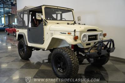 1974 Toyota FJ40 Land Cruiser
