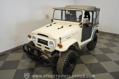 1974 Toyota FJ40 Land Cruiser