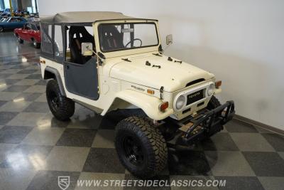 1974 Toyota FJ40 Land Cruiser