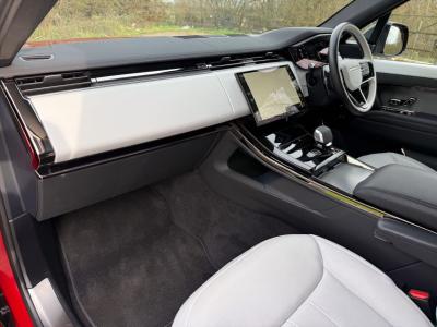 2024 Land Rover 3.0 D300 MHEV Dynamic SE Auto 4WD Euro 6 (s/s) 5dr