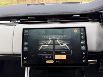 2024 Land Rover 3.0 D300 MHEV Dynamic SE Auto 4WD Euro 6 (s/s) 5dr