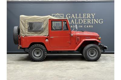 1975 Toyota Land Cruiser FJ40 (Petrol) Vinyl Top &ldquo;Freeborn Red&rdquo;