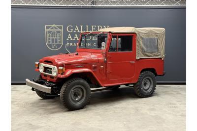 1975 Toyota Land Cruiser FJ40 (Petrol) Vinyl Top &ldquo;Freeborn Red&rdquo;