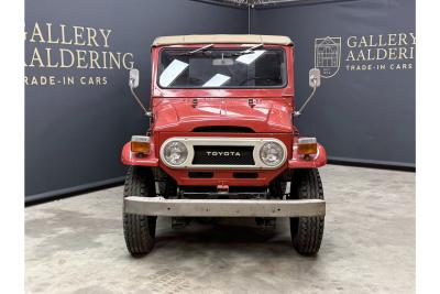 1975 Toyota Land Cruiser FJ40 (Petrol) Vinyl Top &ldquo;Freeborn Red&rdquo;