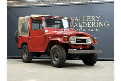 1975 Toyota Land Cruiser FJ40 (Petrol) Vinyl Top &ldquo;Freeborn Red&rdquo;