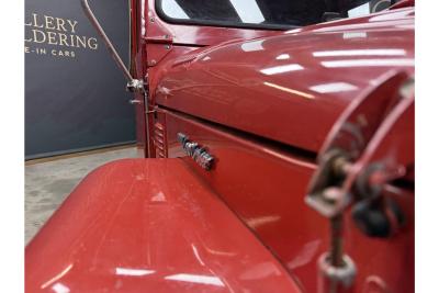 1975 Toyota Land Cruiser FJ40 (Petrol) Vinyl Top &ldquo;Freeborn Red&rdquo;