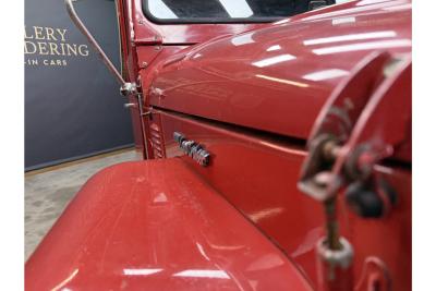 1975 Toyota Land Cruiser FJ40 (Petrol) Vinyl Top &ldquo;Freeborn Red&rdquo;