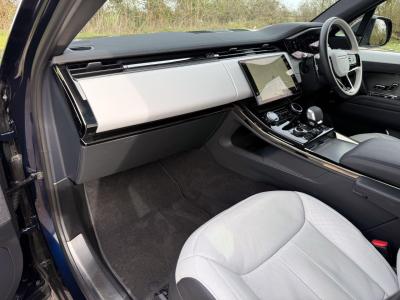 2023 Land Rover 3.0 D300 MHEV Dynamic SE Auto 4WD Euro 6 (s/s) 5dr