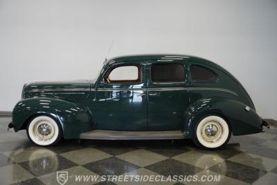 1939 Ford Deluxe Sedan