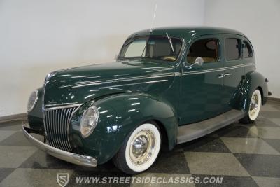 1939 Ford Deluxe Sedan