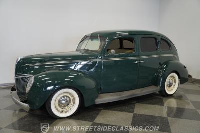 1939 Ford Deluxe Sedan