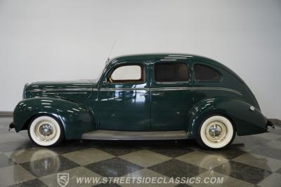 1939 Ford Deluxe Sedan