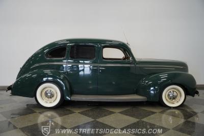 1939 Ford Deluxe Sedan
