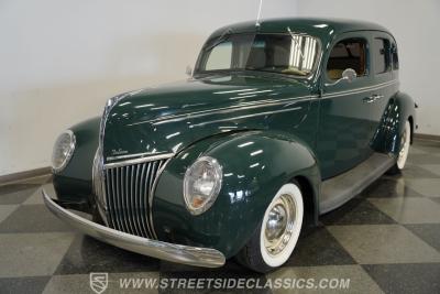 1939 Ford Deluxe Sedan