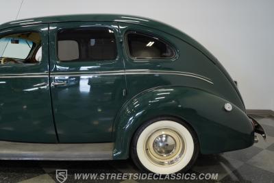 1939 Ford Deluxe Sedan