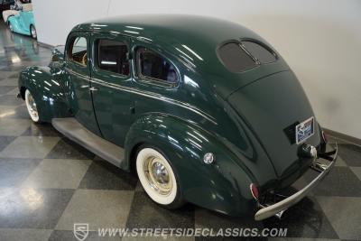 1939 Ford Deluxe Sedan