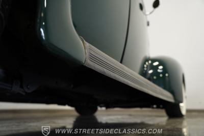 1939 Ford Deluxe Sedan